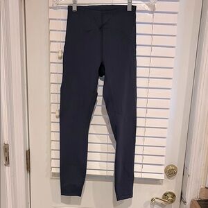 Women’s Lululemon 25” instill tight in navy